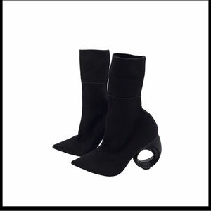 Burberry Kimberley Pointed Toe Ankle Boots
Never worn mint condition